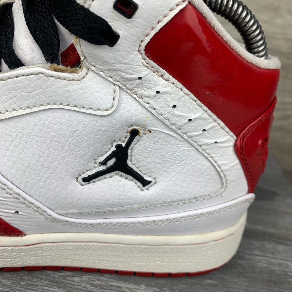 Boys/Girls/Youth Air Jordan 1 Mid Athletic leather Shoes Red White size 4Y - Picture 5 of 10